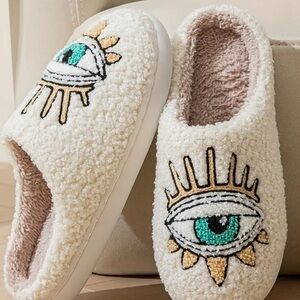 Eye Design Fuzzy Slippers size 8.5/9